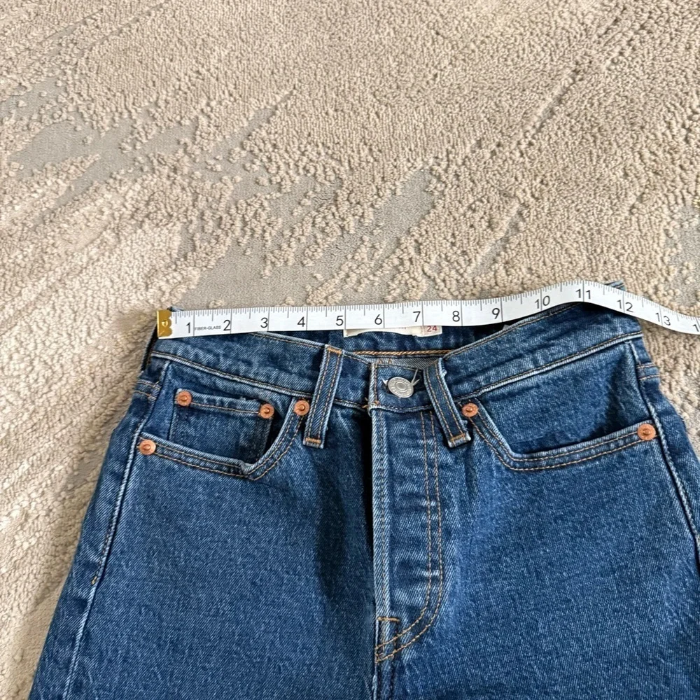 Levi’s wedgie straight ankle Jeans medium wash high rise button fly 24
